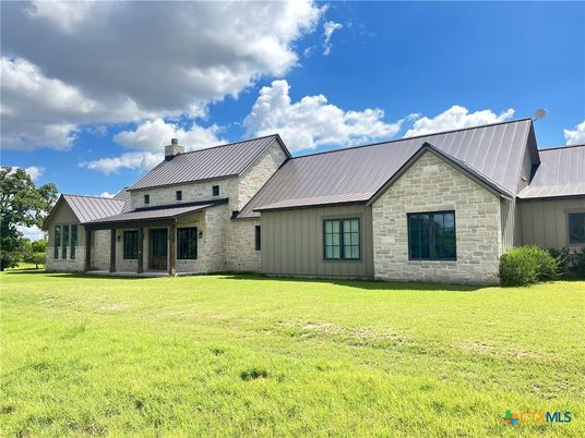 Backyard, Exterior, Facade, Brick Facade, Ranch
