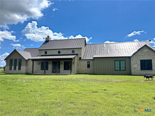 Backyard, Exterior, Facade, Brick Facade, Ranch