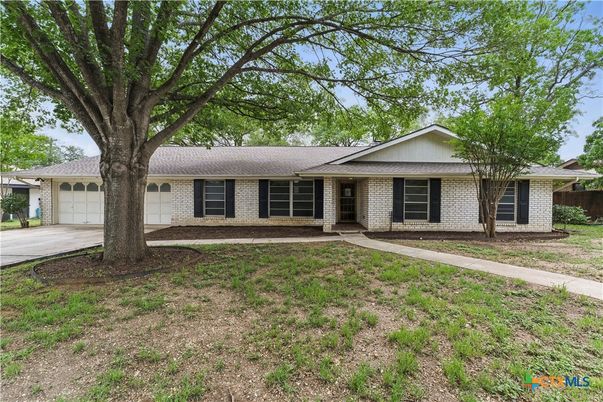 Attached, Exterior, Facade, Brick Facade, Ranch