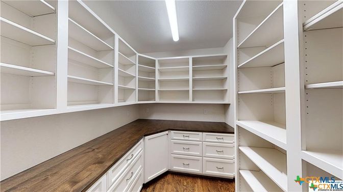 Interior, Walk-in Closets, Wood Texture Flooring