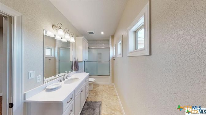 Bathroom, Dual Sink Vanities, Interior, Recessed Lighting