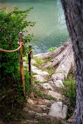 Exterior, Lake