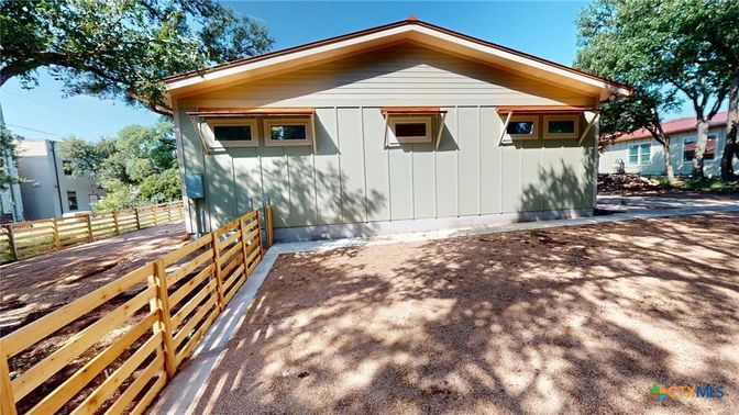 Detached Garage, Exterior