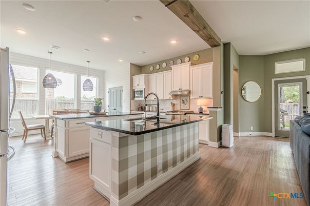 Dining room, Interior, Kitchen, Pendant Lights, Recessed Lighting, Wood Texture Flooring