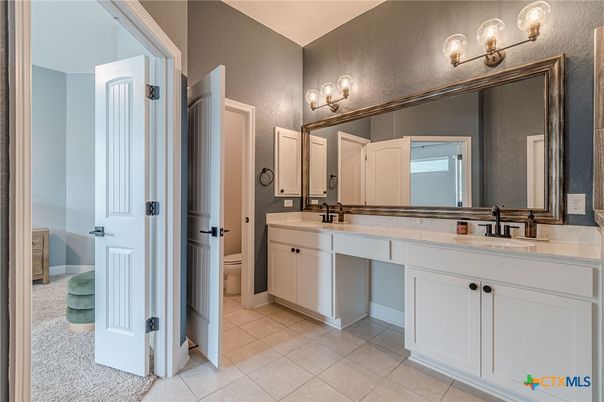 Bathroom, Dual Sink Vanities, Interior