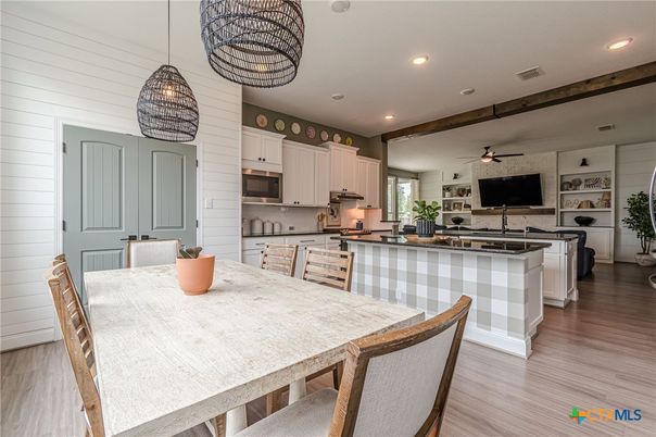 Dining room, Interior, Kitchen, Pendant Lights, Recessed Lighting, Wood Texture Flooring