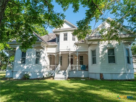 Exterior, Facade, Queen Anne Victorian