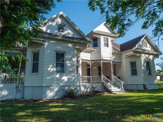 Exterior, Facade, Queen Anne Victorian