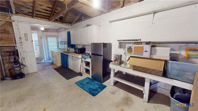 Interior, Washer, Wooden Beams