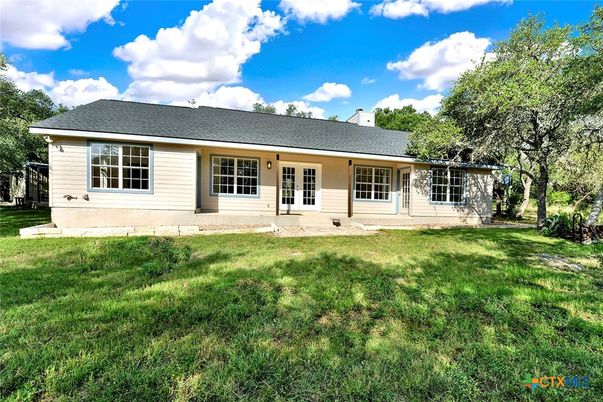 Backyard, Exterior, Facade, Ranch