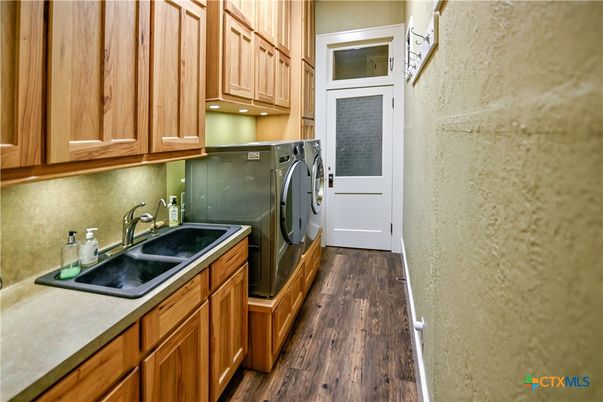 Interior, Washer, Wood Texture Flooring
