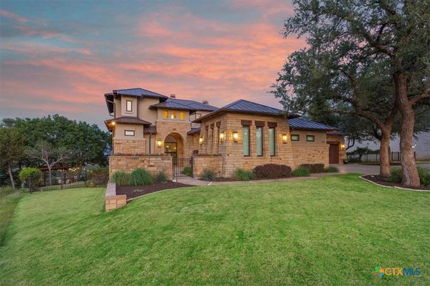 Backyard, Exterior, Facade, Brick Facade, Brick Traditional