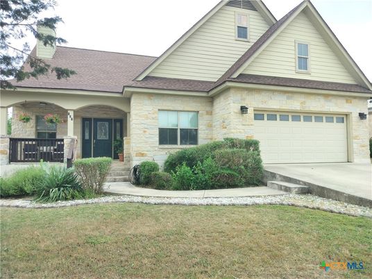 Attached, Exterior, Facade, Farmhouse