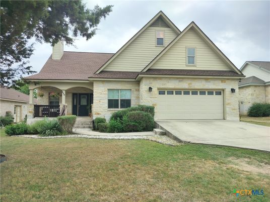 Attached, Exterior, Facade, Farmhouse