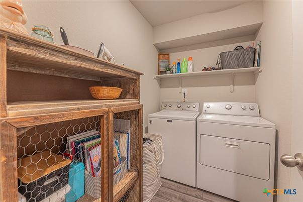 Interior, Utility Closets, Washer, Wood Texture Flooring