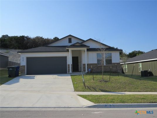 Attached, Exterior, Facade, Ranch
