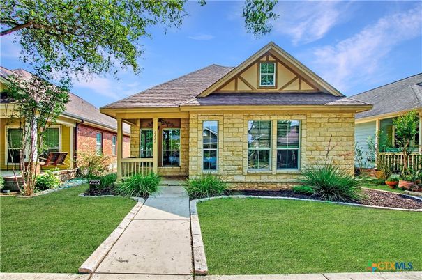 Exterior, Facade, Ranch