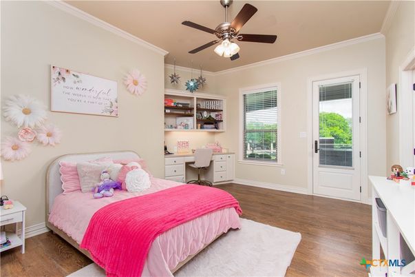 Bedroom, Home Office, Interior, Pendant Lights, Wood Texture Flooring