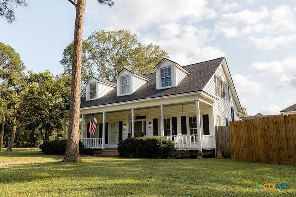 Exterior, Facade, Cape Cod