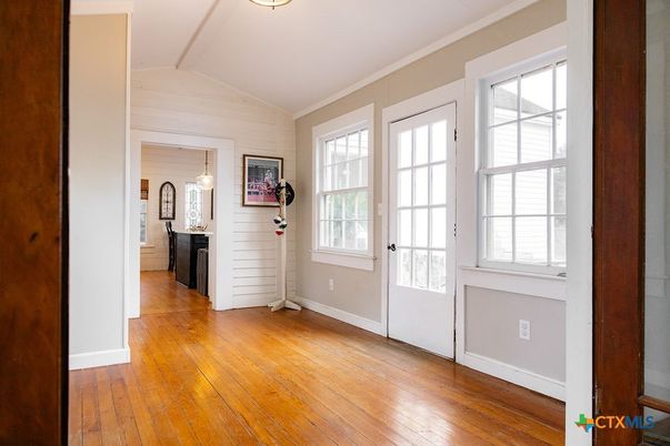 Interior, Pendant Lights, Wood Texture Flooring