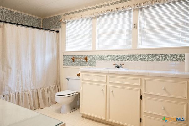 Bathroom, Interior, Tile Countertops