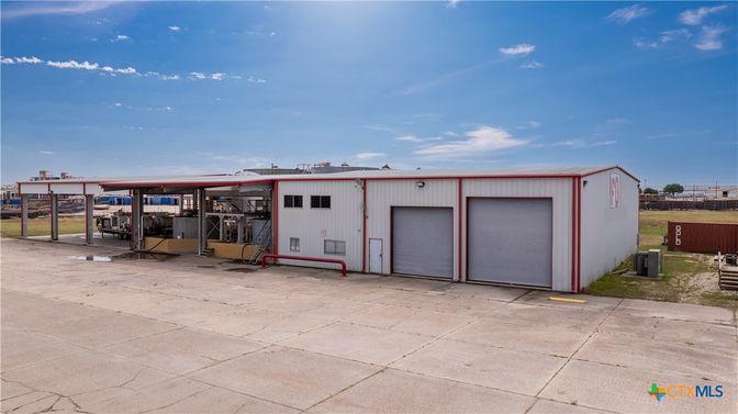Detached Garage, Exterior