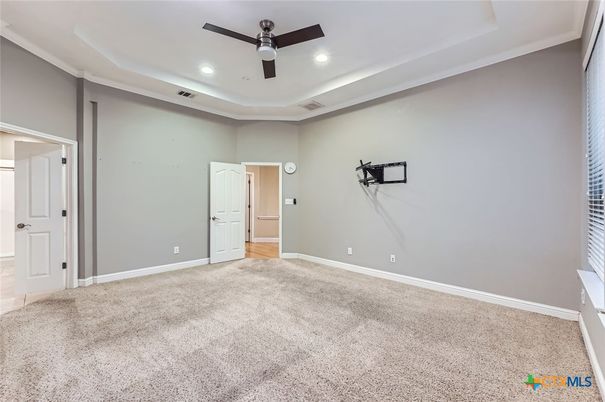 Empty room, Interior, Recessed Lighting