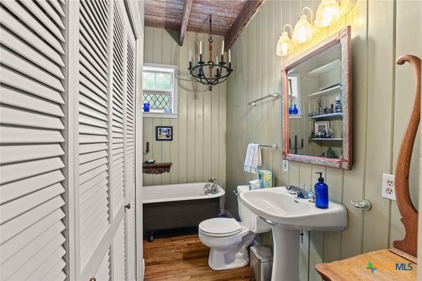 Bathroom, Interior, Pendant Lights, Wood Texture Flooring
