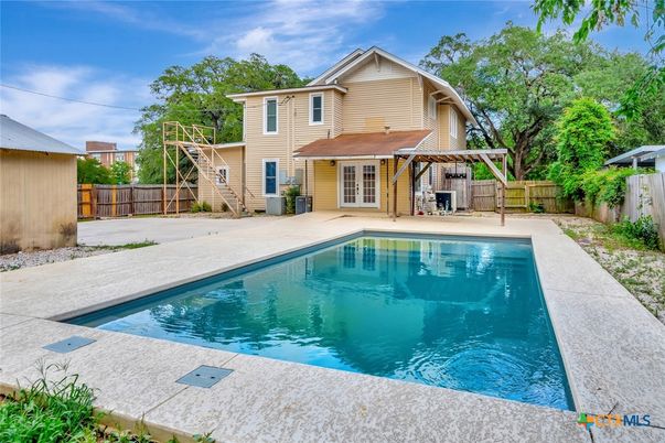 Exterior, Pool