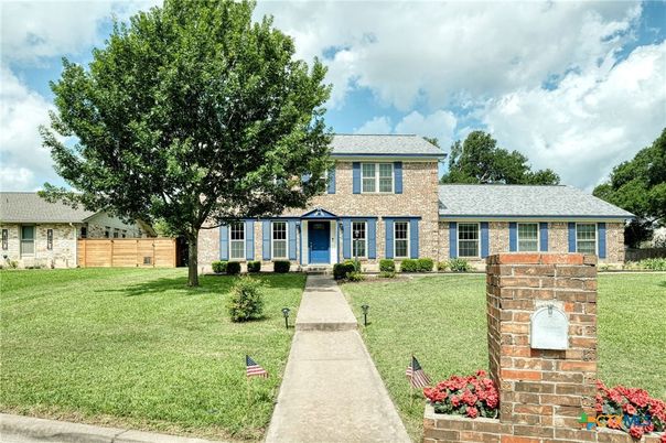 Exterior, Facade, Brick Facade, Georgian