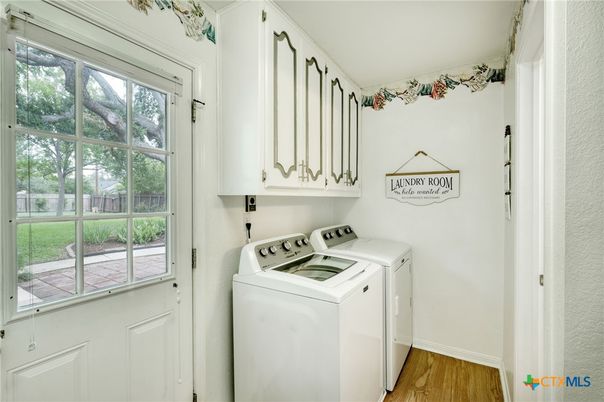 Interior, Washer, Wood Texture Flooring