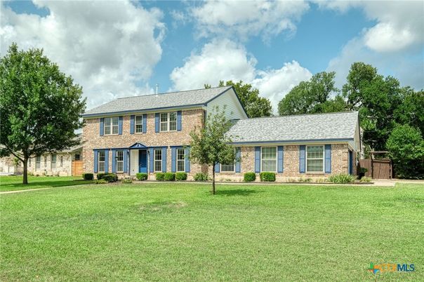 Exterior, Facade, Brick Facade, Georgian
