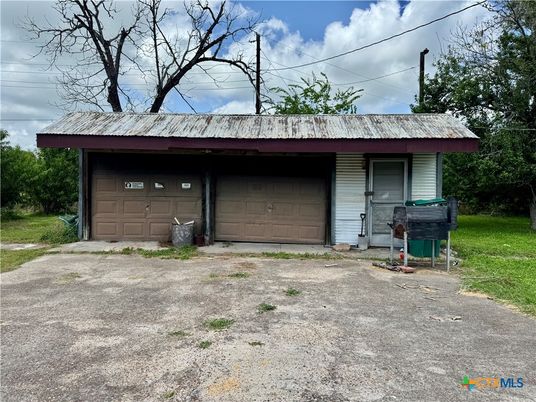 Detached Garage, Exterior
