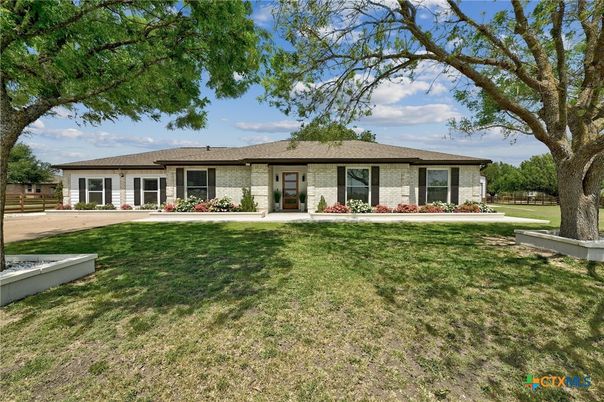 Backyard, Exterior, Facade, Ranch