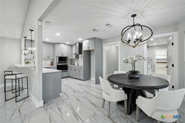 Chandelier, Dining room, Interior, Kitchen, Marble, Pendant Lights, Recessed Lighting