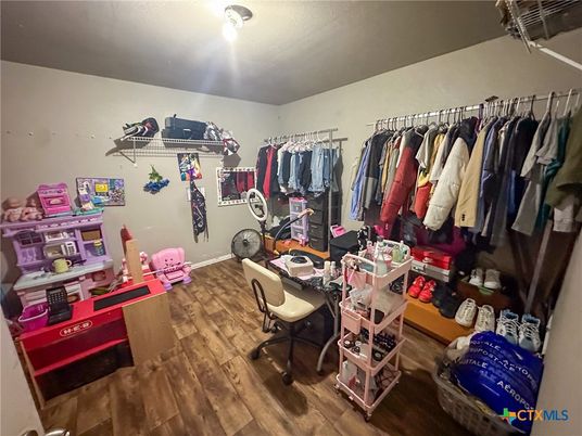 Interior, Walk-in Closets, Wood Texture Flooring