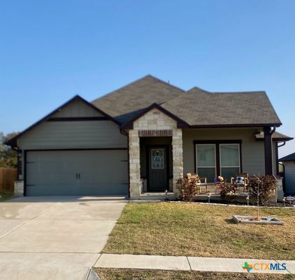 Attached, Exterior, Facade, Ranch