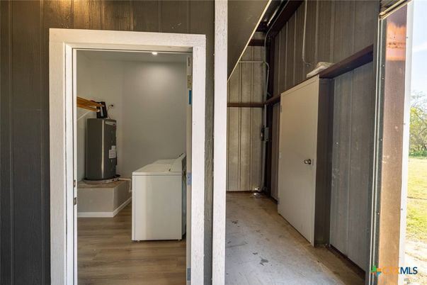 Interior, Washer, Wood Texture Flooring