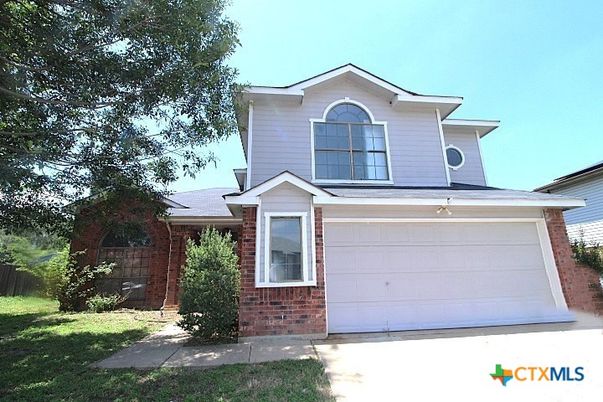 Attached, Exterior, Facade, Brick Facade, American Craftsman