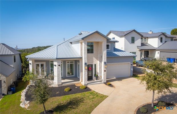 Attached, Exterior, Facade, Farmhouse