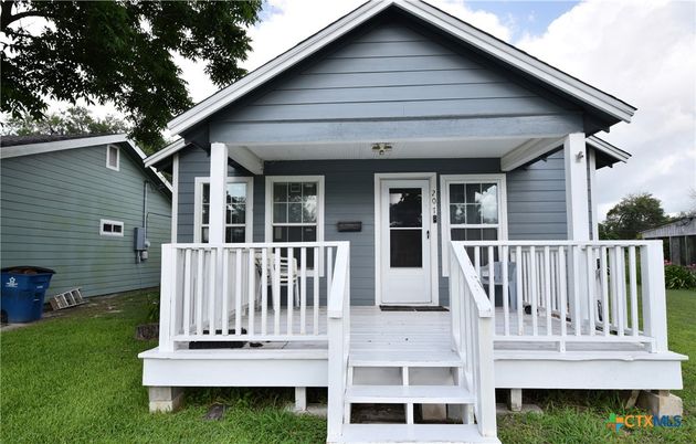 Exterior, Facade, American Craftsman