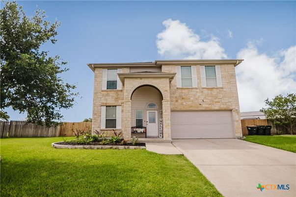Attached, Exterior, Facade, Mediterranean