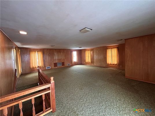 Empty room, Interior, Recessed Lighting, Wooden Walls