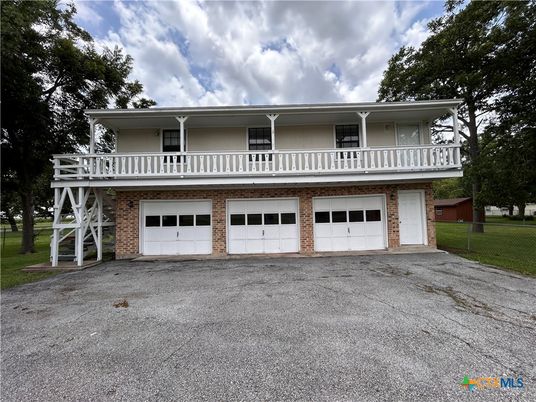 Attached, Exterior, Facade, Brick Facade, Raised Ranch