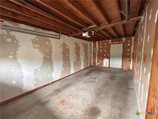 Empty room, Interior, Wooden Beams, Wooden Ceilings