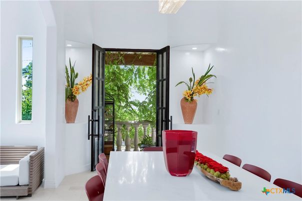 Dining room, Interior, Recessed Lighting