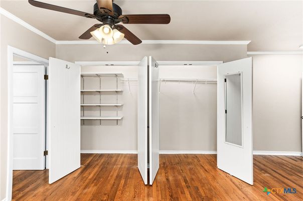 Interior, Walk-in Closets, Wood Texture Flooring