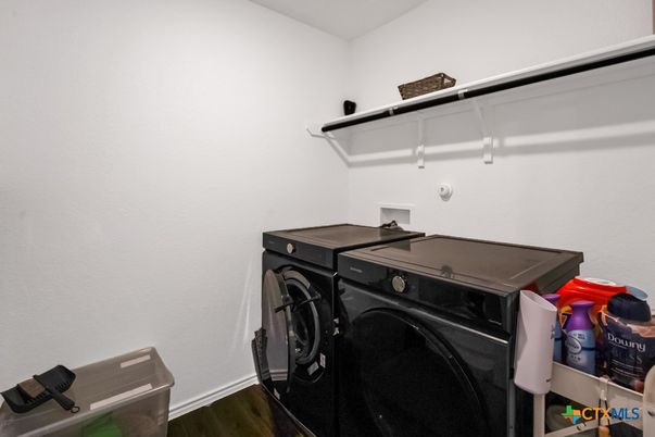 Interior, Washer, Wood Texture Flooring