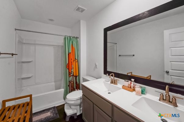 Bathroom, Dual Sink Vanities, Interior
