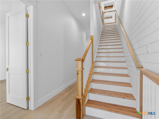 Interior, Recessed Lighting, Wood Texture Flooring
